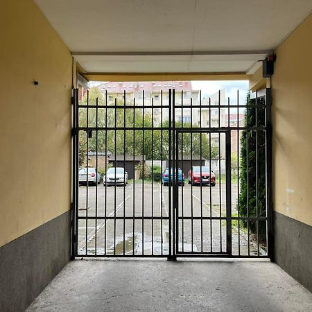 Modern Living Apts - Botanica - Private Parking Нови-Сад Экстерьер фото