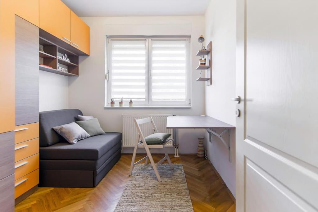Modern Living Apts - Botanica - Private Parking Нови-Сад Экстерьер фото