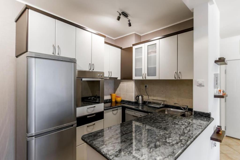 Modern Living Apts - Botanica - Private Parking Нови-Сад Экстерьер фото