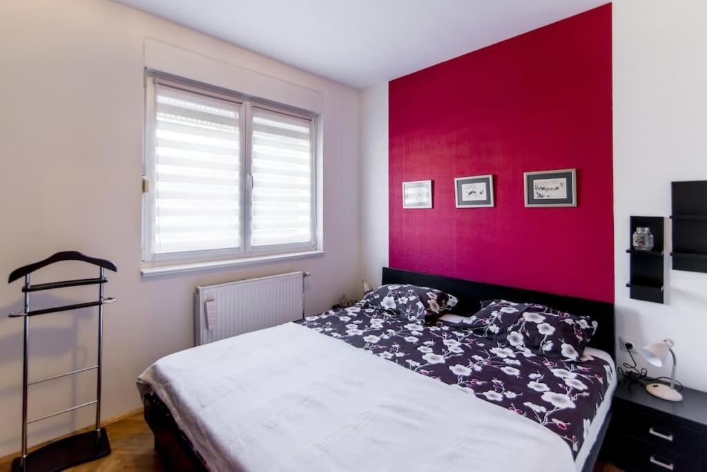 Modern Living Apts - Botanica - Private Parking Нови-Сад Экстерьер фото