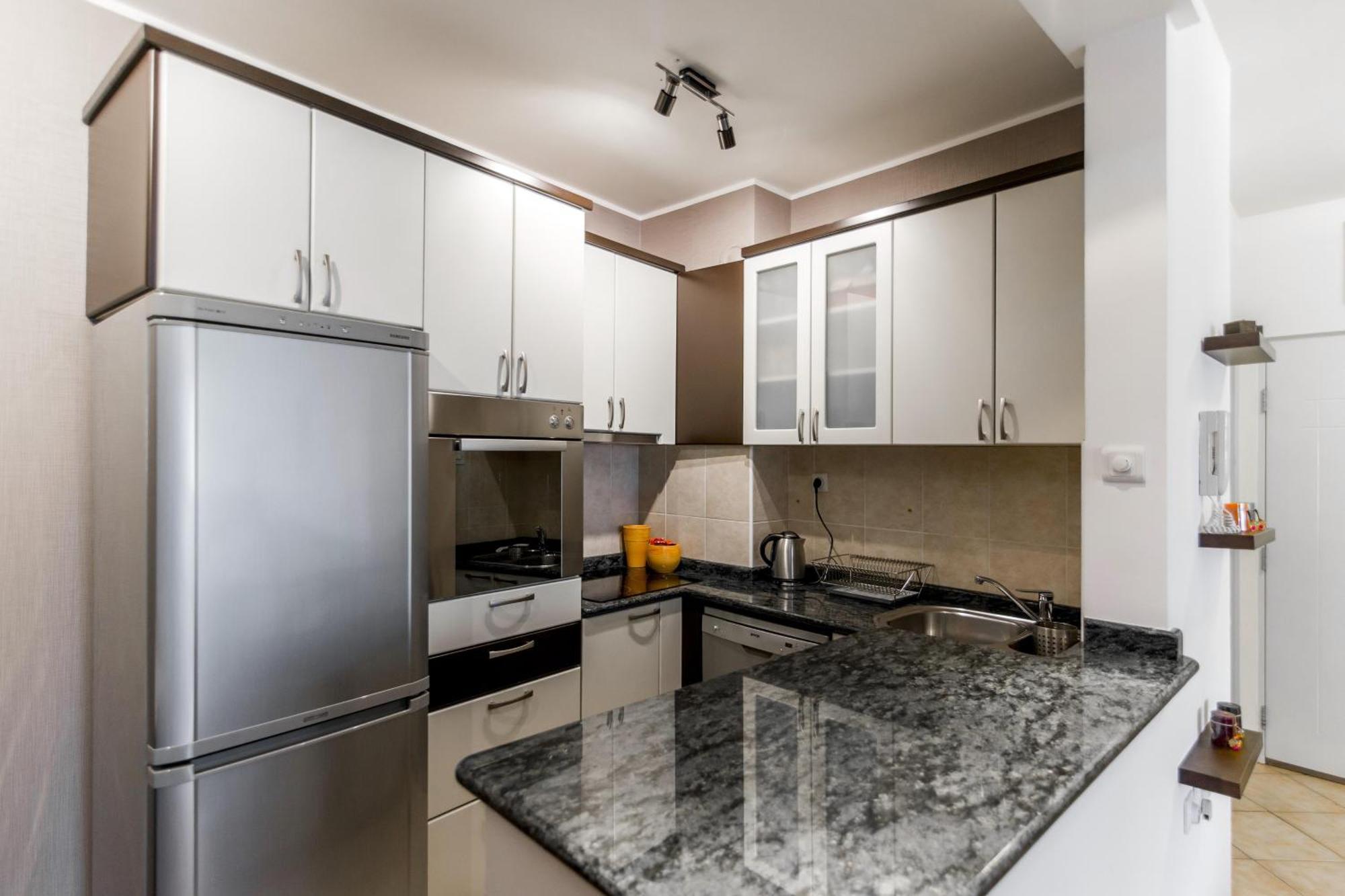 Modern Living Apts - Botanica - Private Parking Нови-Сад Экстерьер фото