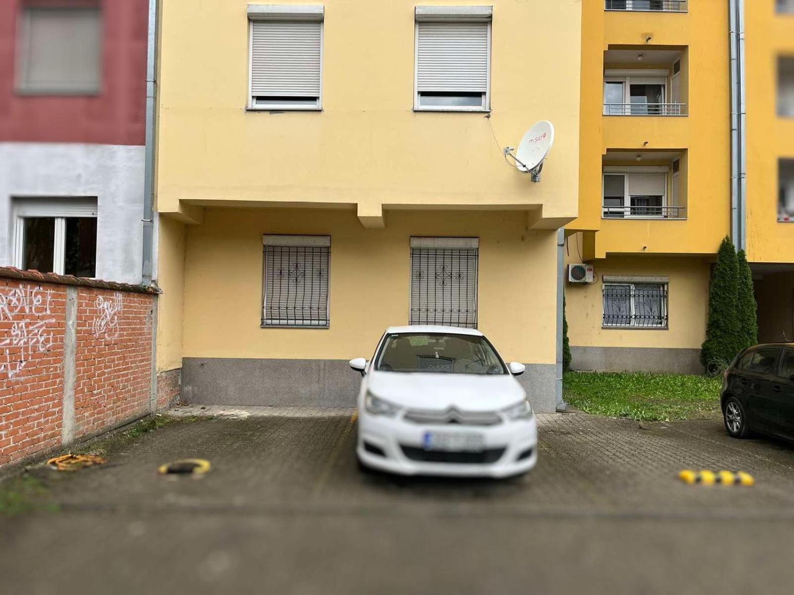 Modern Living Apts - Botanica - Private Parking Нови-Сад Экстерьер фото